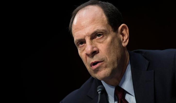 俄罗斯歌手宝琳娜在互联网上重新出现跳舞 俄罗斯歌手宝琳娜在互联网上重新出现跳舞